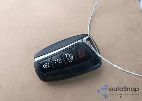 2015 Hyundai Genesis 3.8 z USA, uszkodzony, nr VIN KMHGN4JE9FU070188